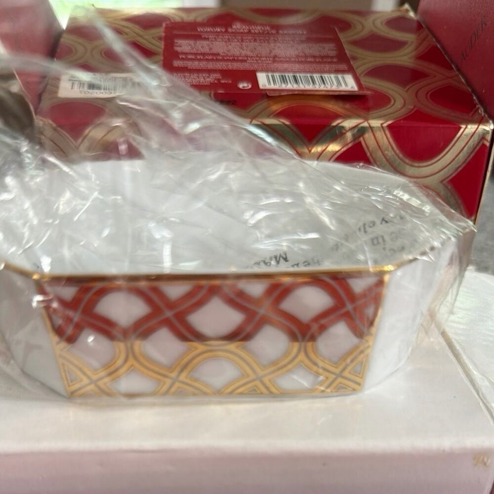 Beautiful Luxury Soap Set By Estes Lauder Brand New - Picture 2 of 3